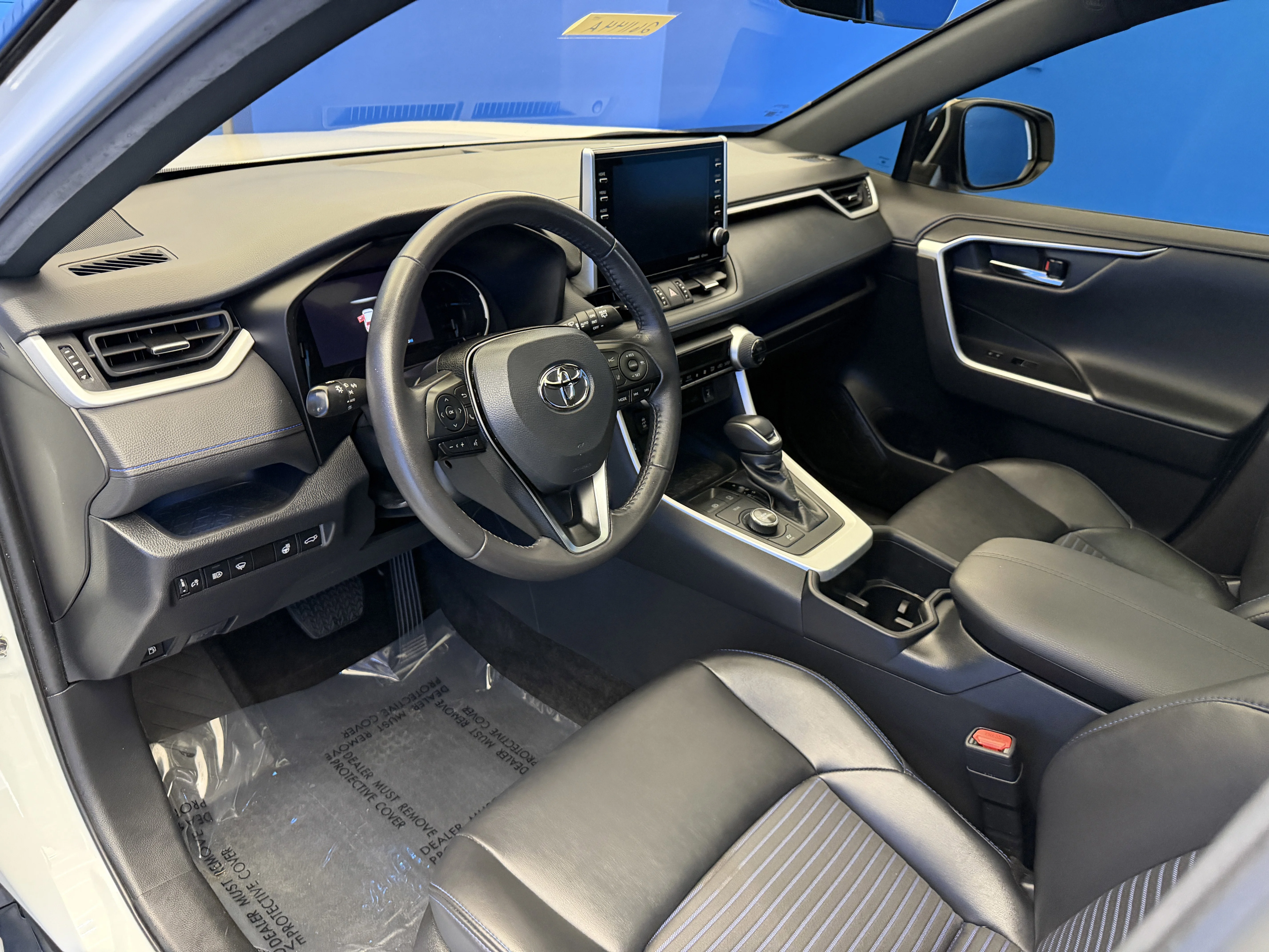 Used 2022 Blizzard Pearl/Midnight Black Metallic Toyota Hybrid XSE image 11