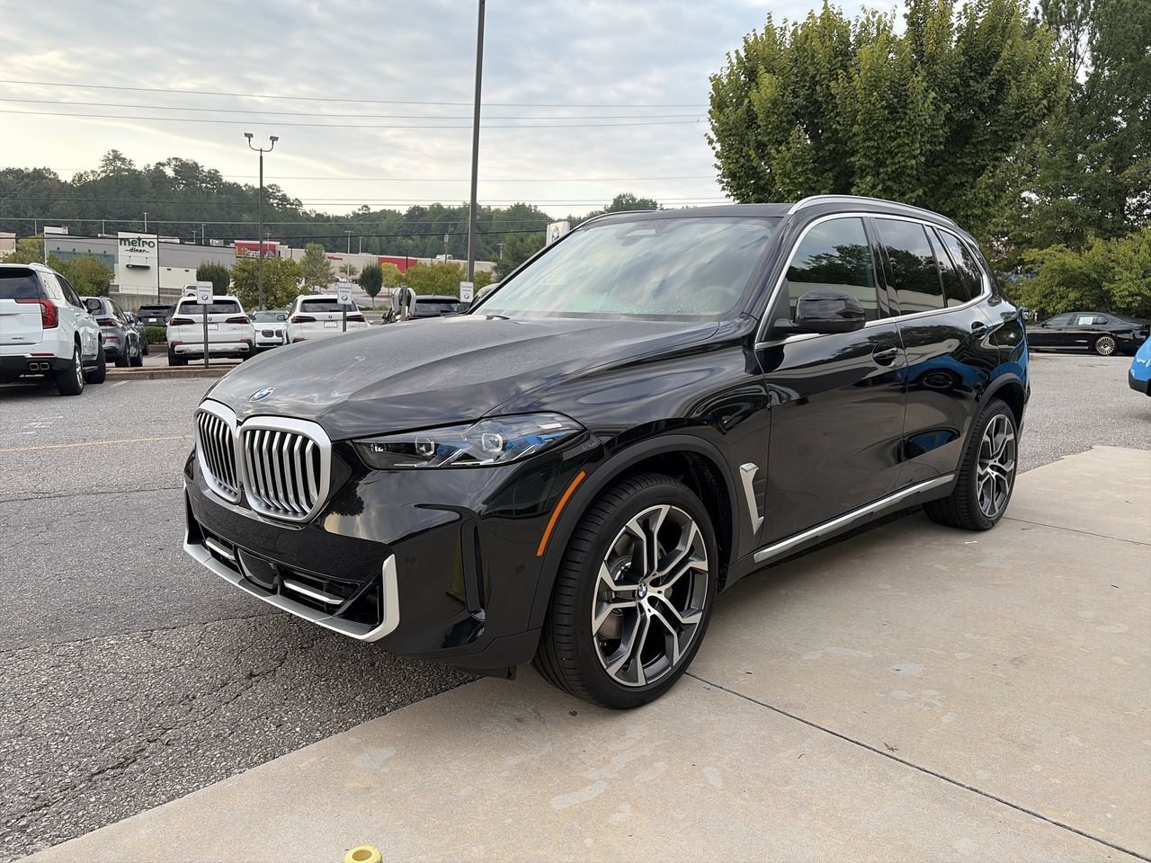 Used 2026 Black Sapphire Metallic BMW xDrive40i image 4