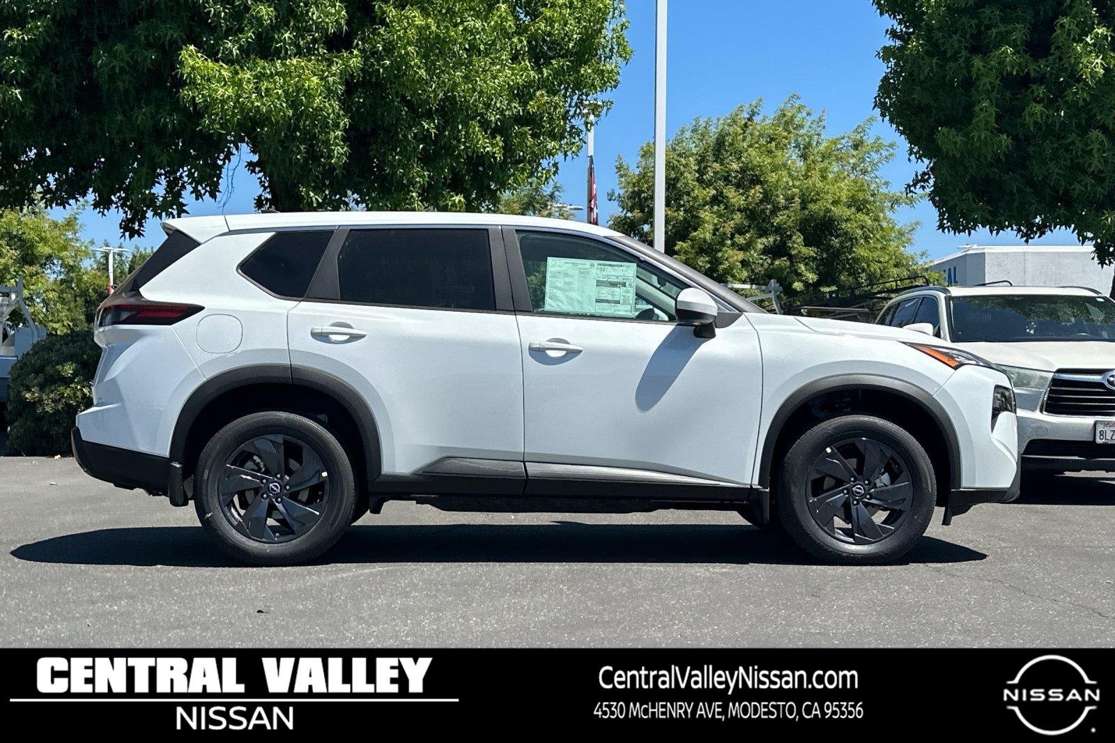 New 2026 Everest White Pearl Tricoat Nissan SV image 3