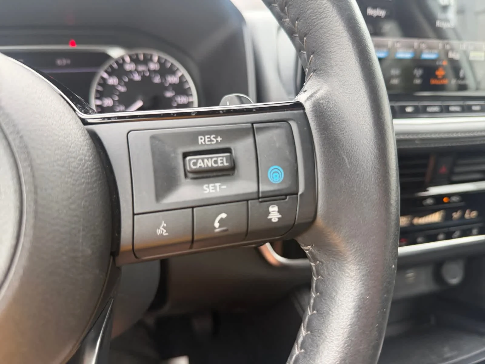 Used 2023 Pearl White Tricoat Nissan SL image 36