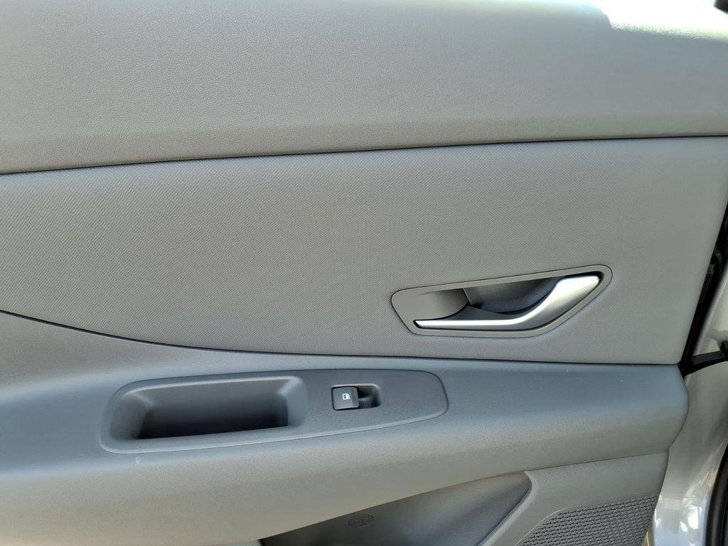 New 2026 Silver Hyundai SEL Sport image 9