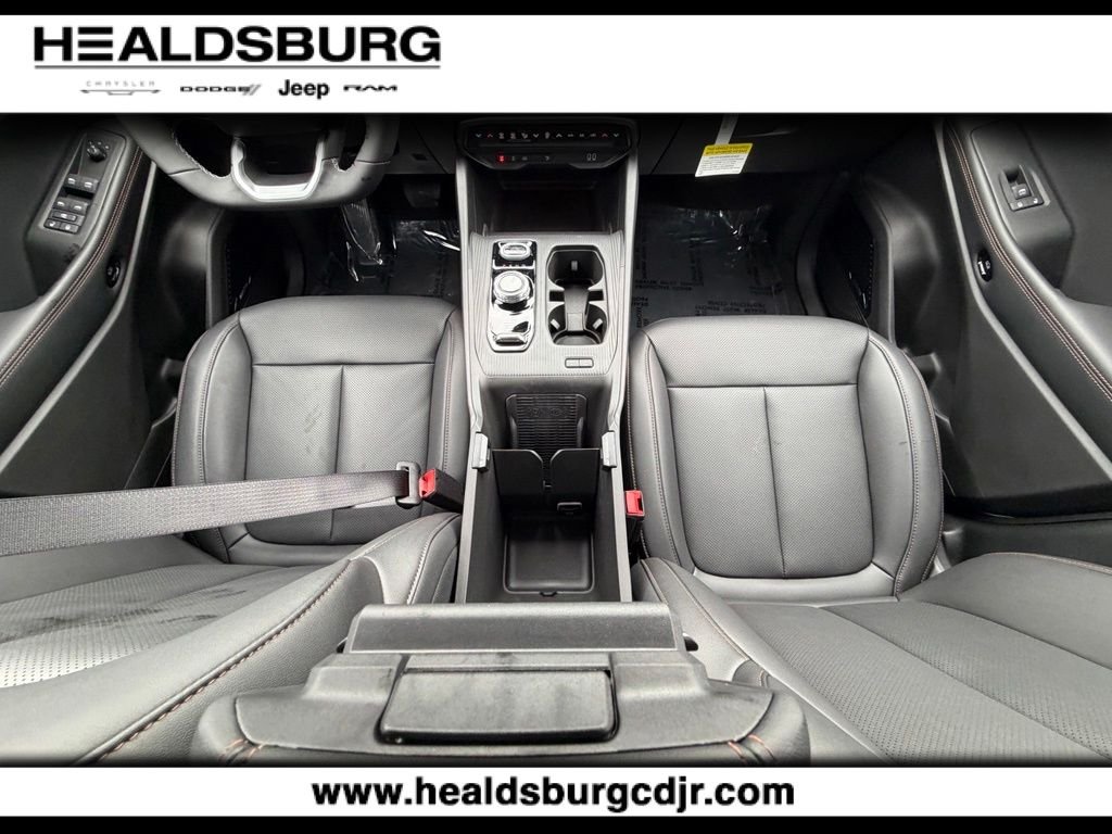 New 2026 Bright White Clear-Coat Exterior Paint Jeep Limited image 24