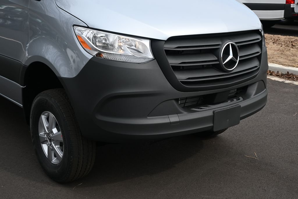Used 2026 high-tech silver metallic Mercedes-Benz Cargo 170 WB image 31