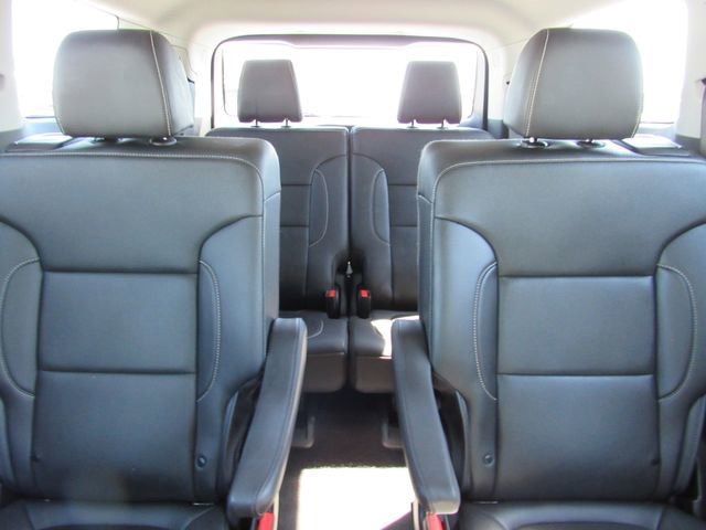 Used 2023 White Frost Tricoat GMC SLT image 30