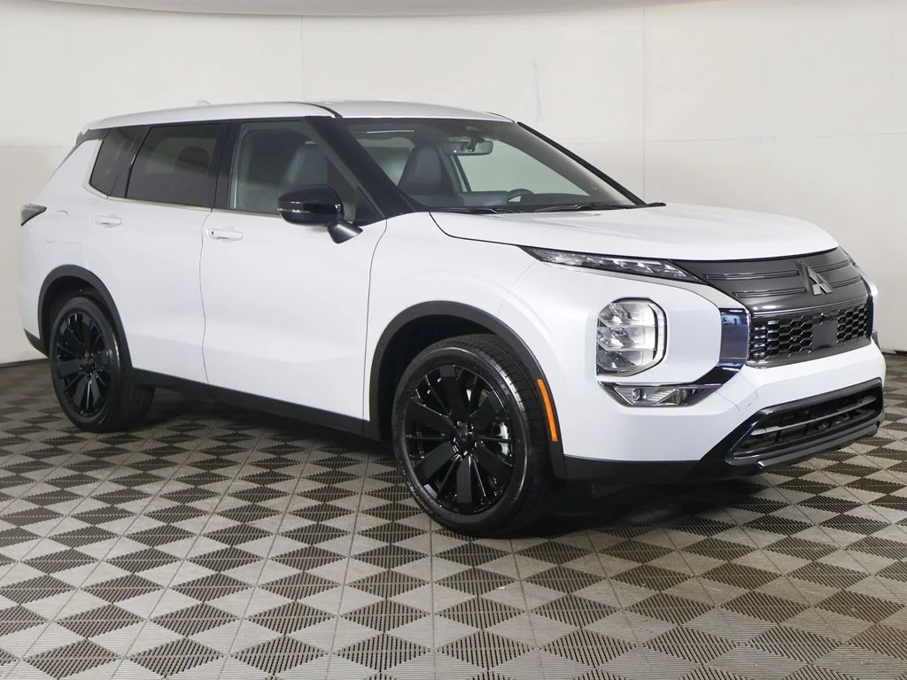 New 2026 White Mitsubishi LE 1.5T 2WD image 2