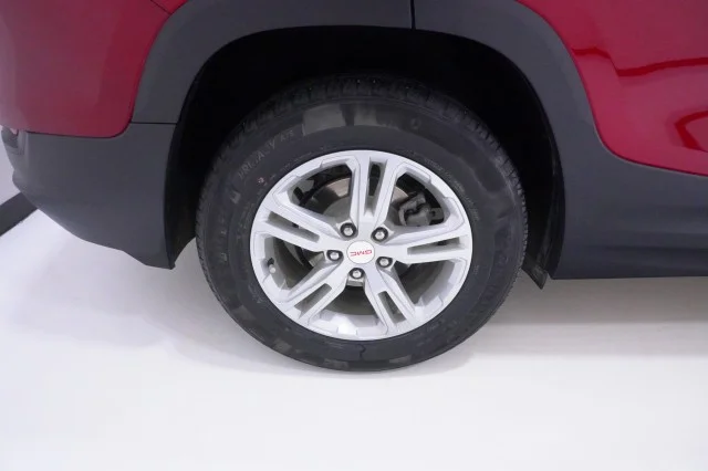Used 2023  GMC SLE image 6