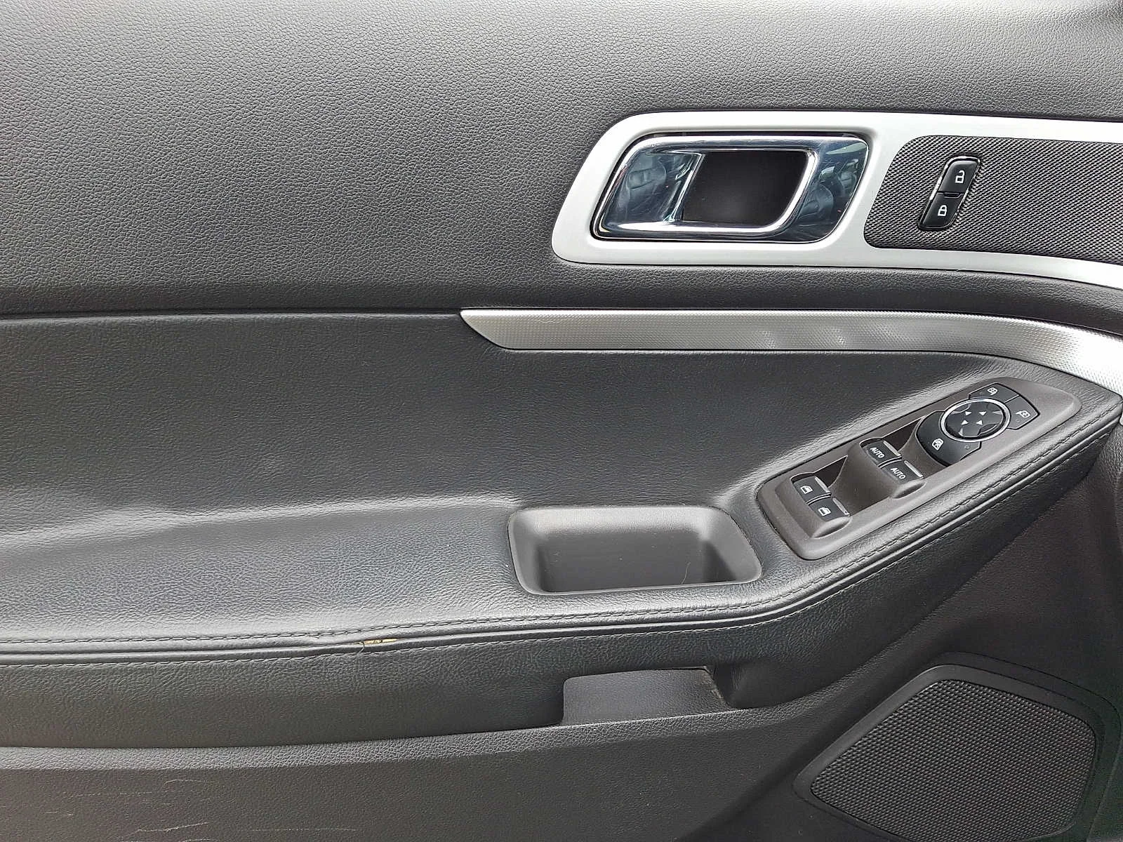 Used 2013 Tuxedo Black Metallic Ford XLT image 12