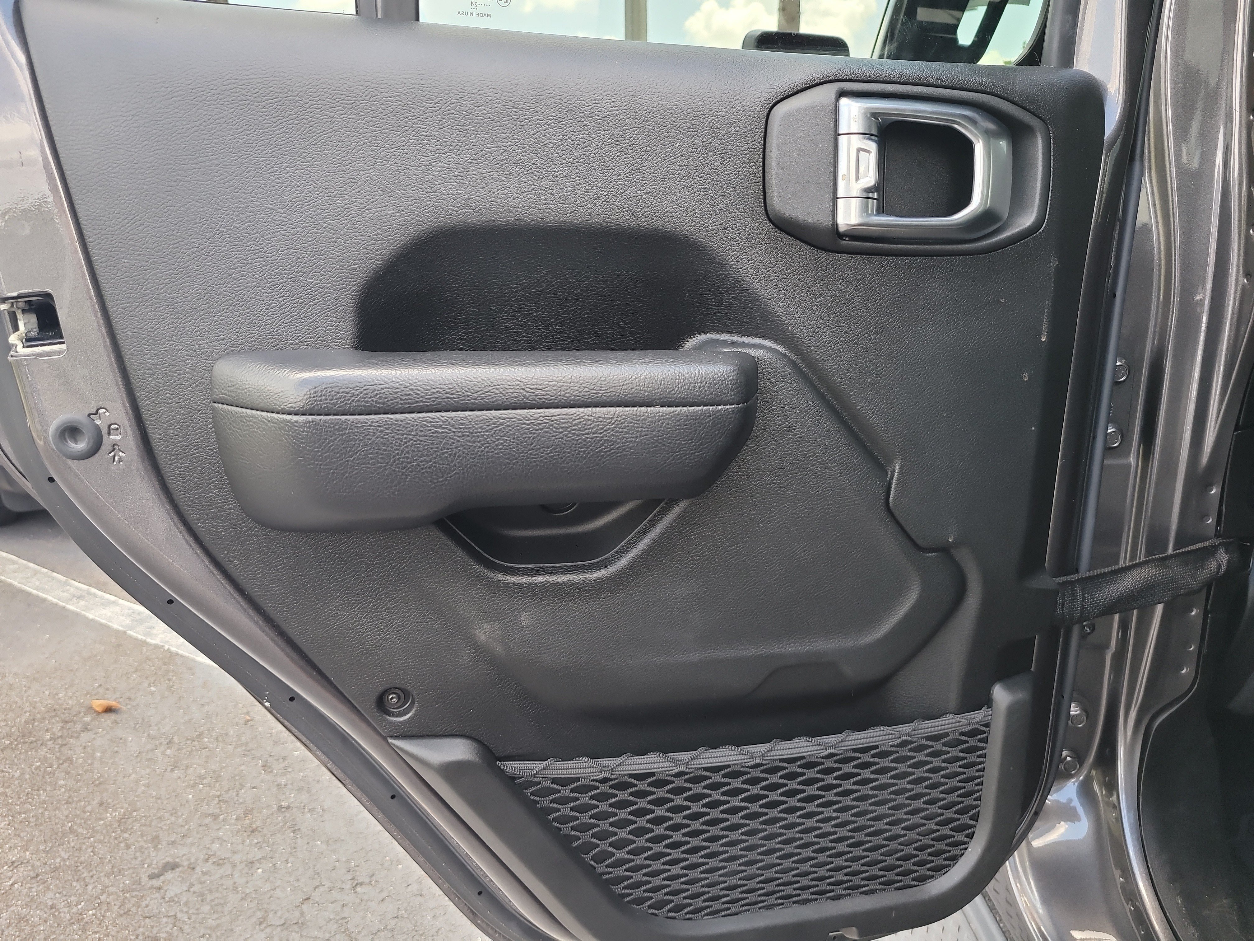Used 2024 Granite Crystal Metallic Clearcoat Jeep Rubicon image 11