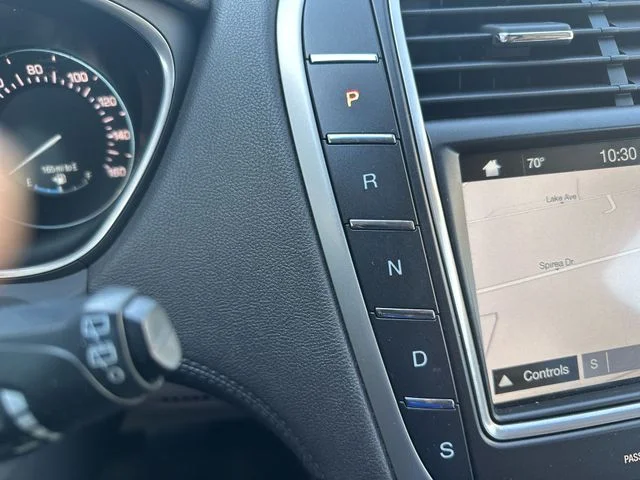 Used 2016 White Lincoln Reserve image 21