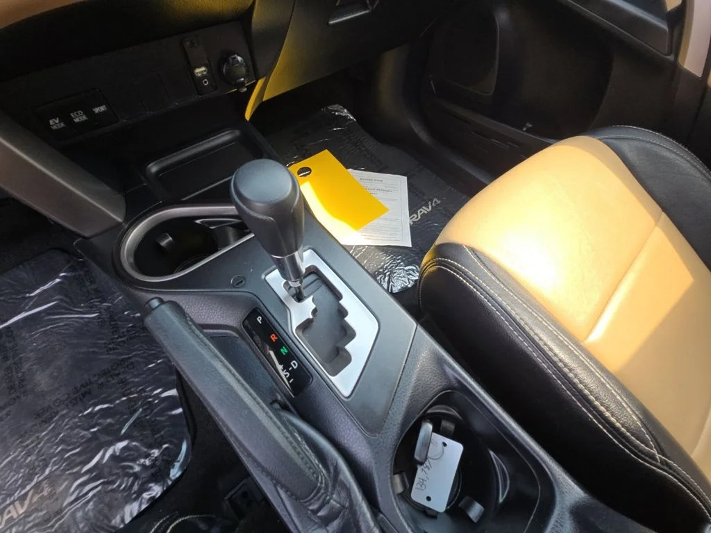 Used 2016 White Toyota XLE image 18