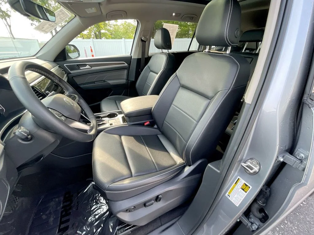 Used 2022 Silver Volkswagen 3.6L V6 SE w/Technology image 15