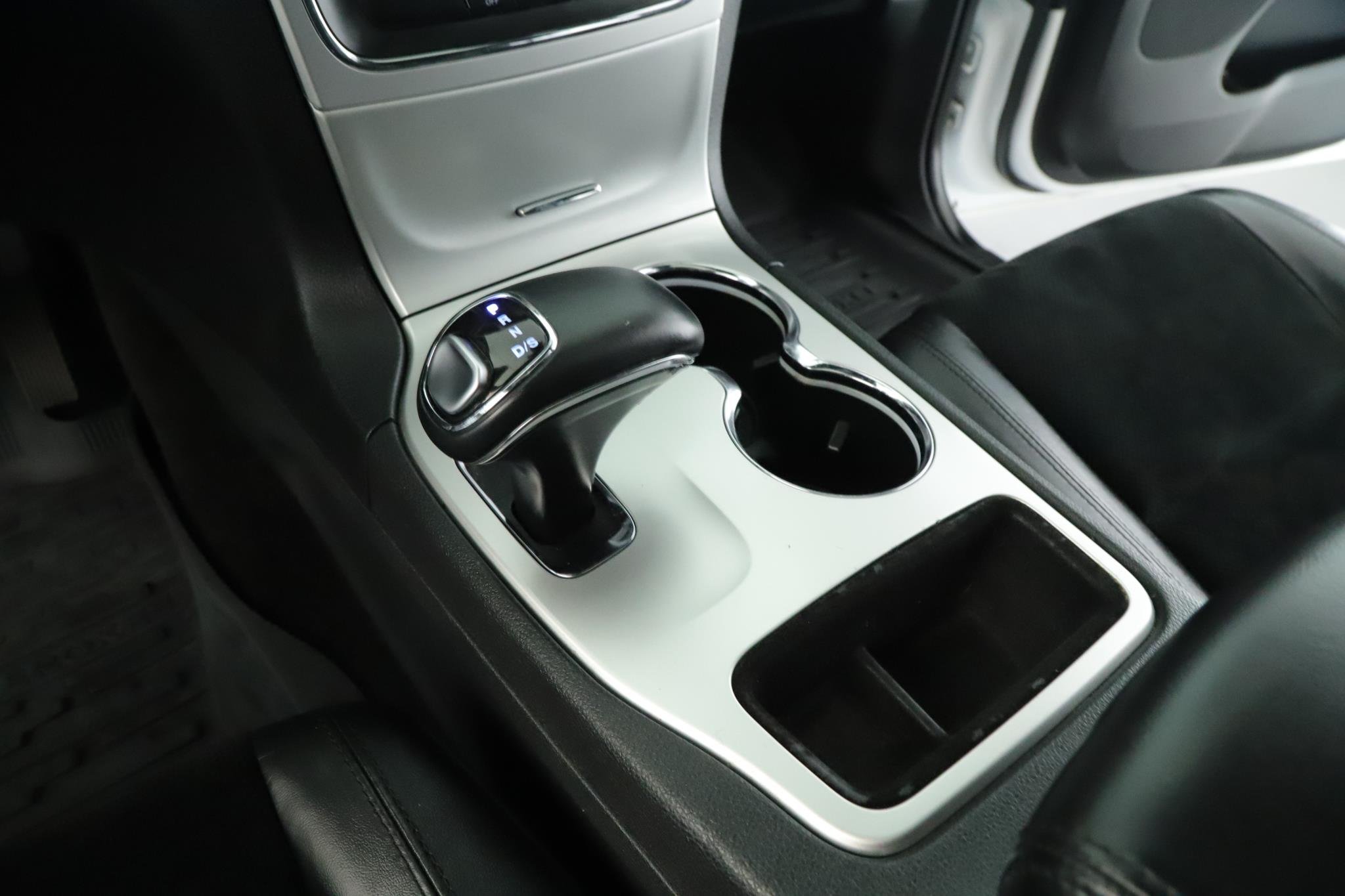 Used 2015 Bright White Clearcoat Jeep Altitude image 14
