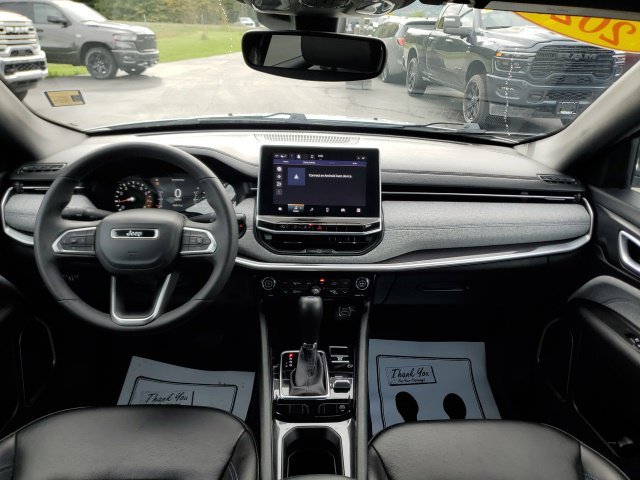 Used 2023 White Jeep Latitude image 16