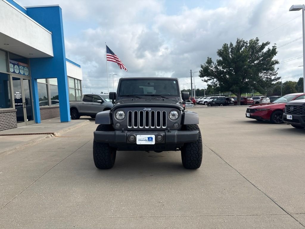 Used 2017 Granite Crystal Metallic Clearcoat Jeep Sahara image 2
