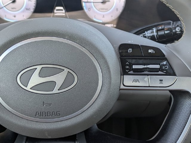 Used 2025 Gray Hyundai SEL Convenience image 21