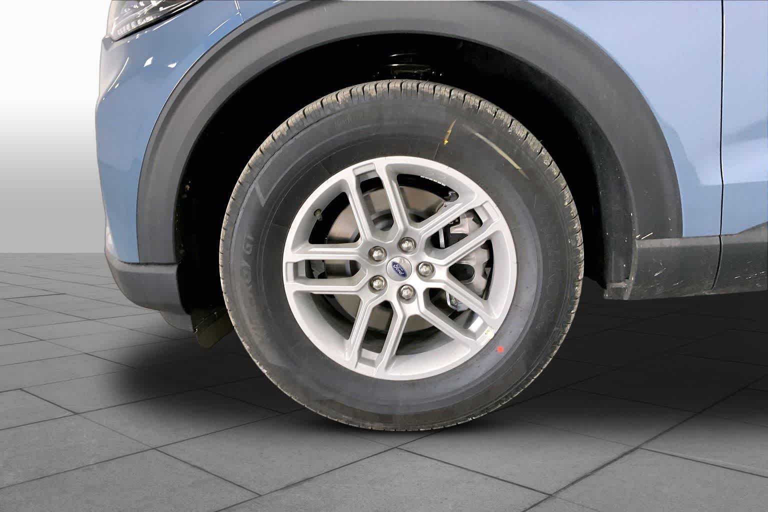 New 2026 Vapor Blue Metallic Ford Active image 9