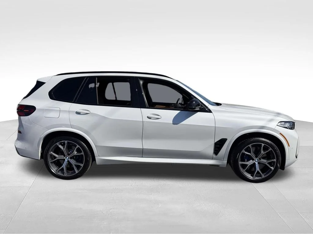 Used 2026 White BMW M60i image 10