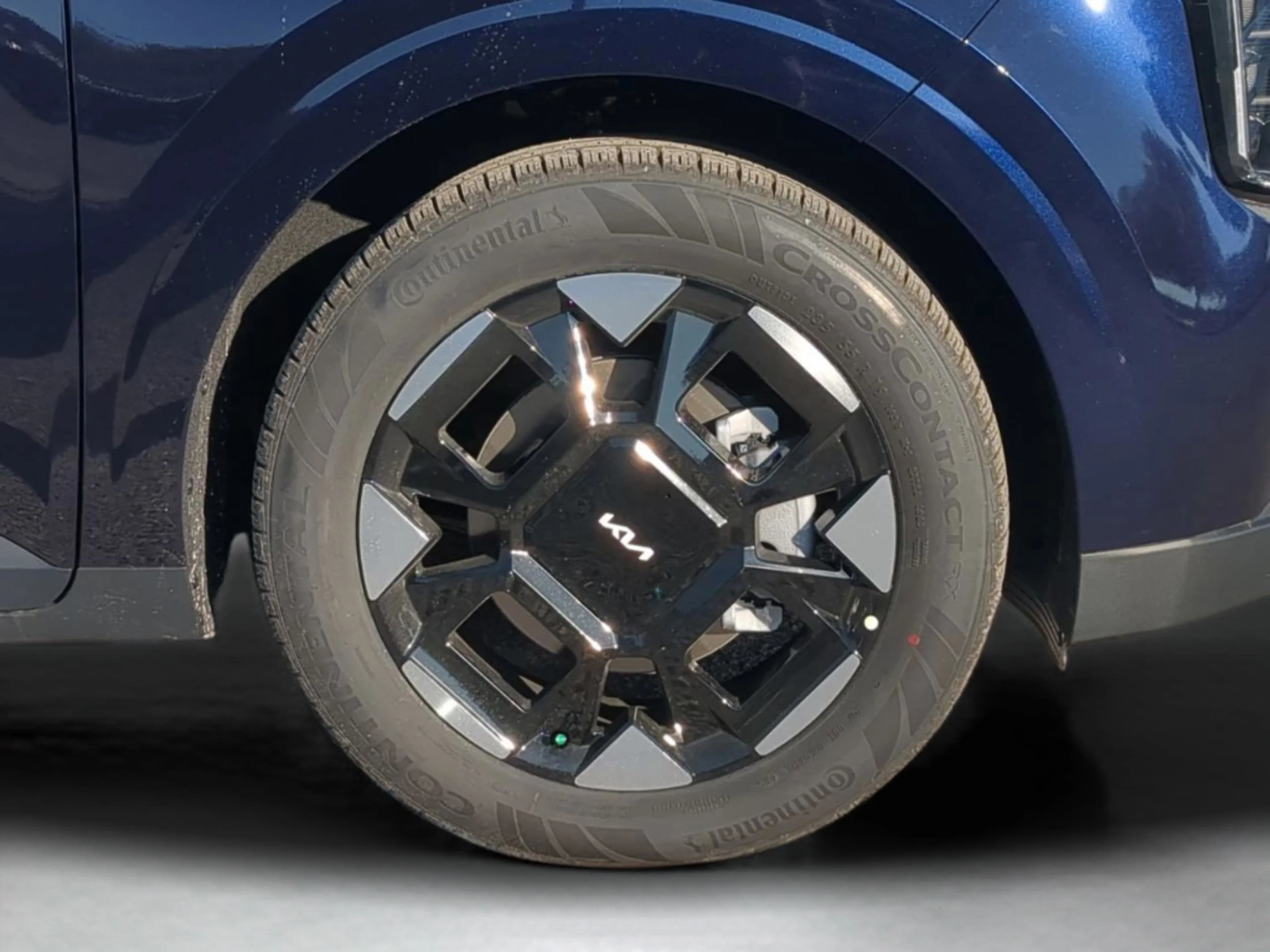 New 2026 Deep Chroma Blue Kia EX image 13