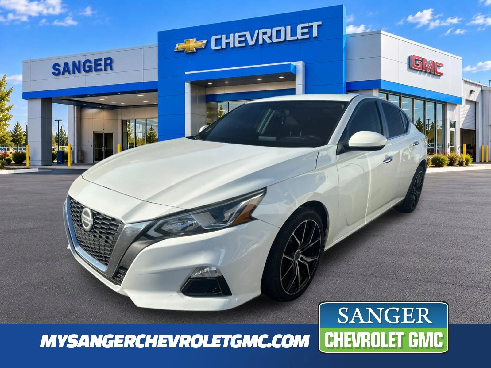 Used 2019 White Nissan 2.5 S image 1