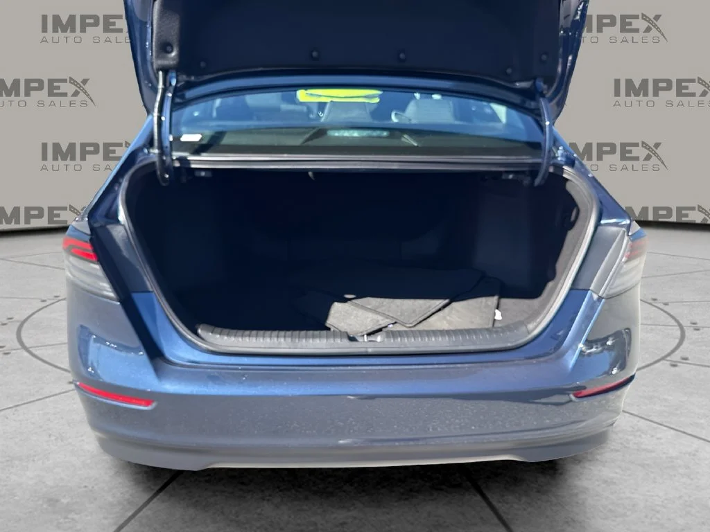 Used 2025 Blue Honda SE image 24