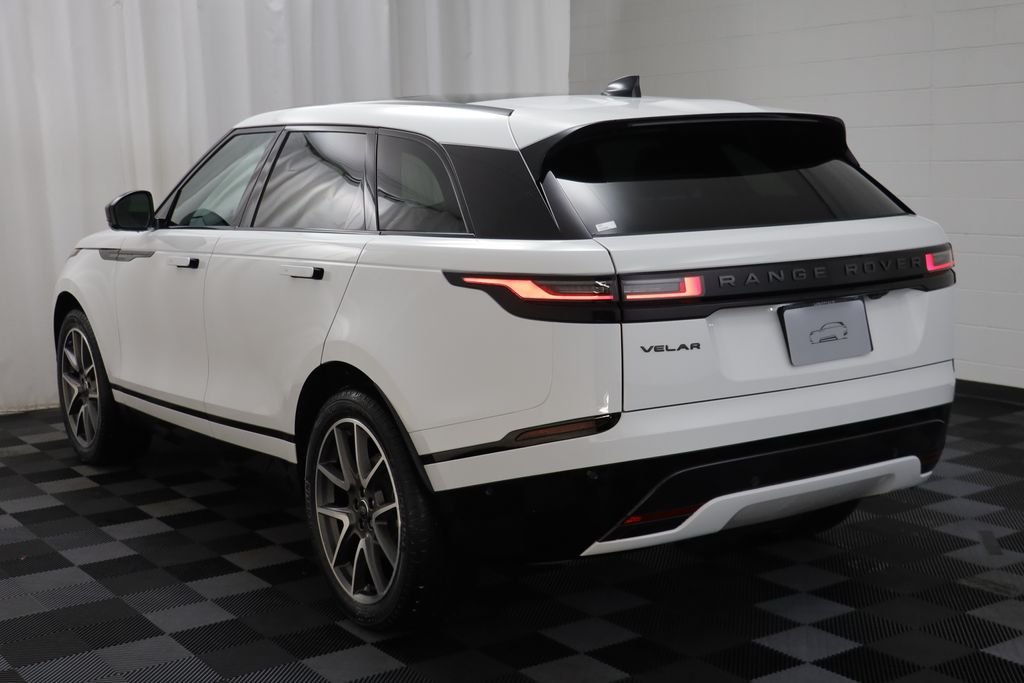 New 2026 Fuji White LAND ROVER Dynamic SE image 16
