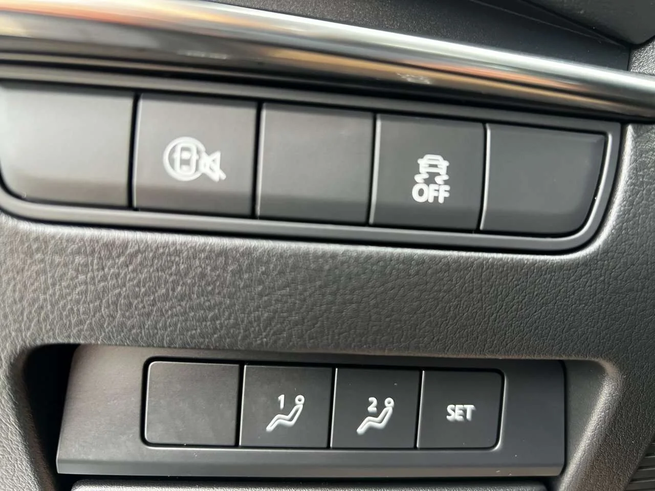 Used 2025  Mazda GS image 16