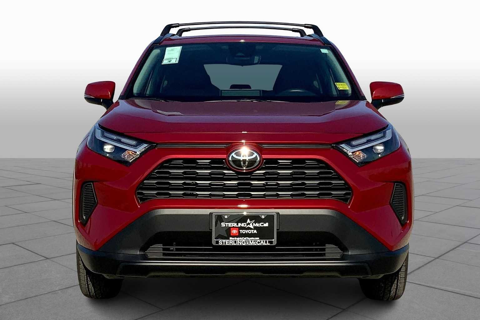 Used 2025 Ruby Flare Pearl Toyota XLE image 3