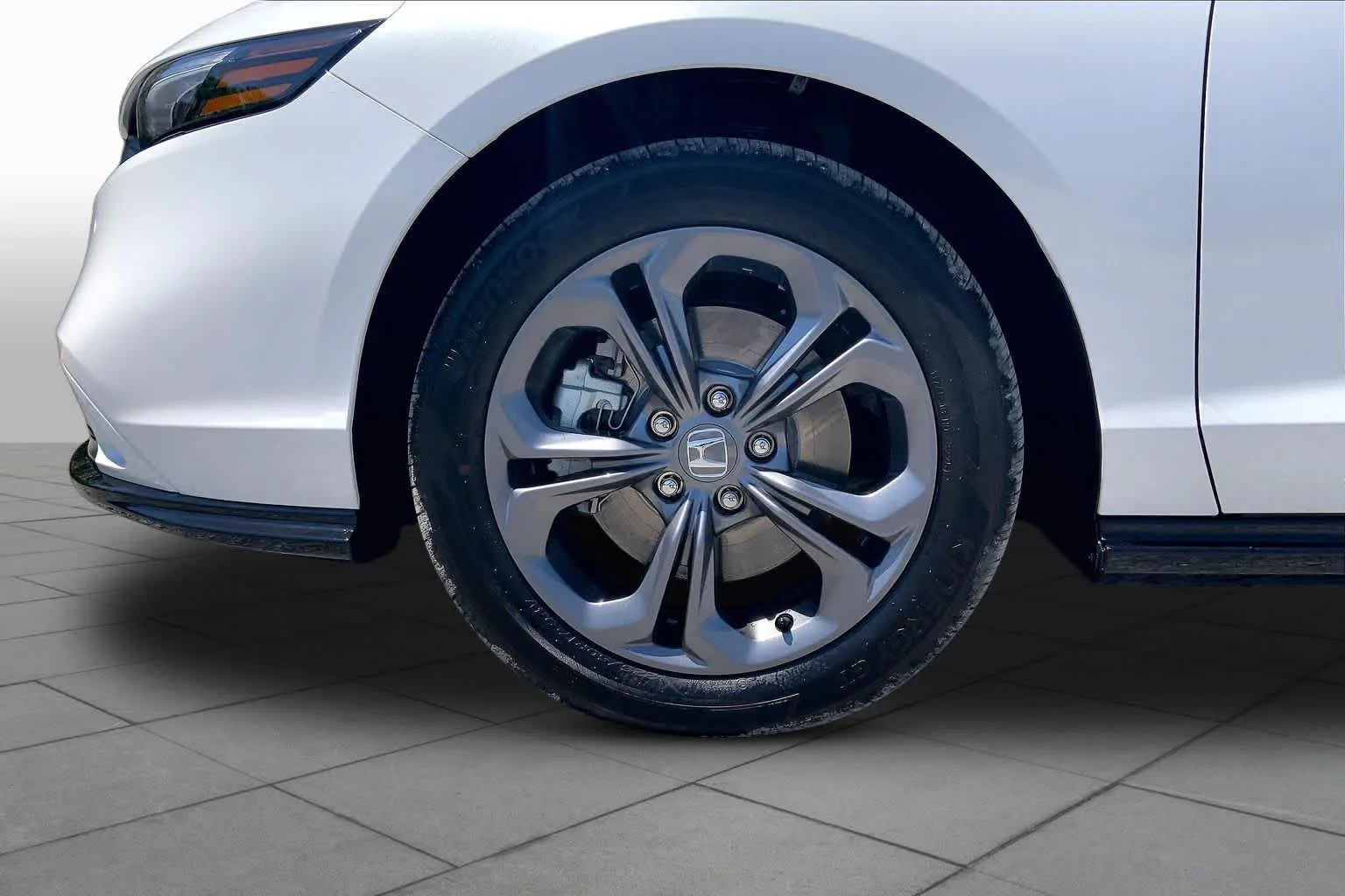 Used 2026 Platinum White Pearl Honda EX-L image 11