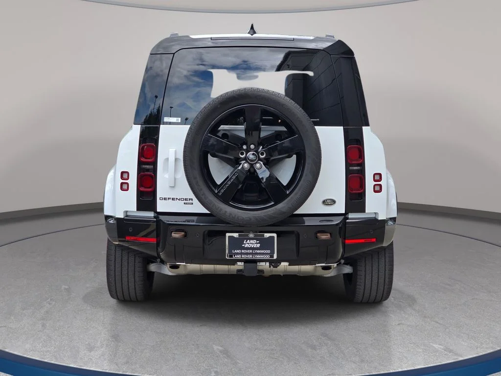 Used 2023 Fuji White Land Rover X-Dynamic SE image 6