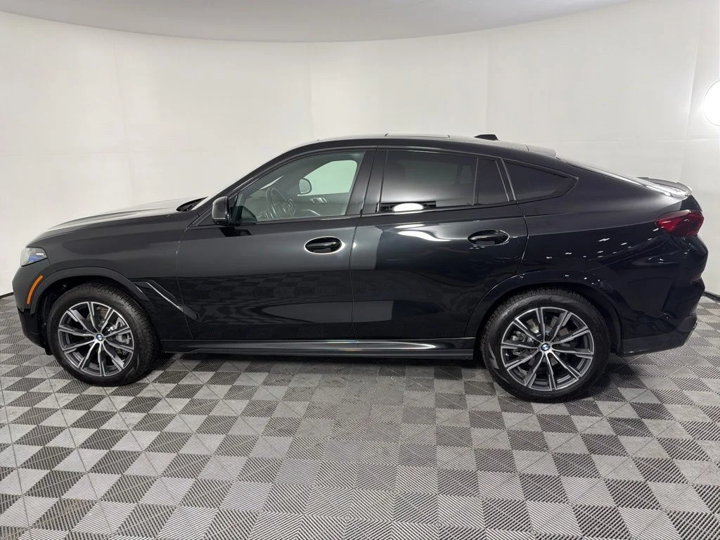 Used 2024 Black Sapphire Metallic BMW xDrive40i image 8