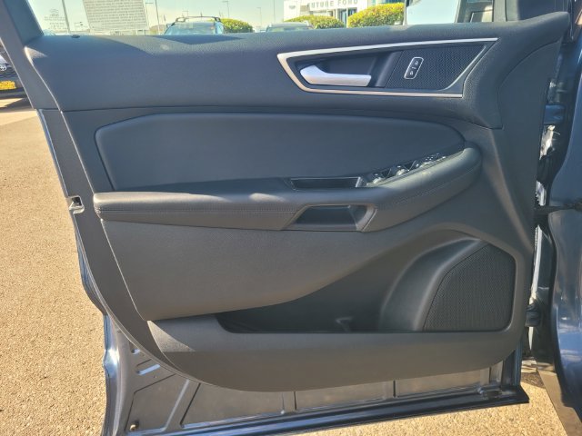 Used 2018 Blue Ford SEL image 18