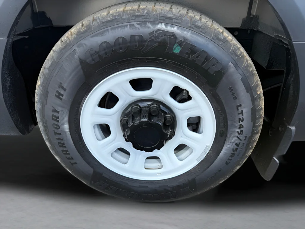 Used 2024 Oyster White BrightDrop EJY image 25