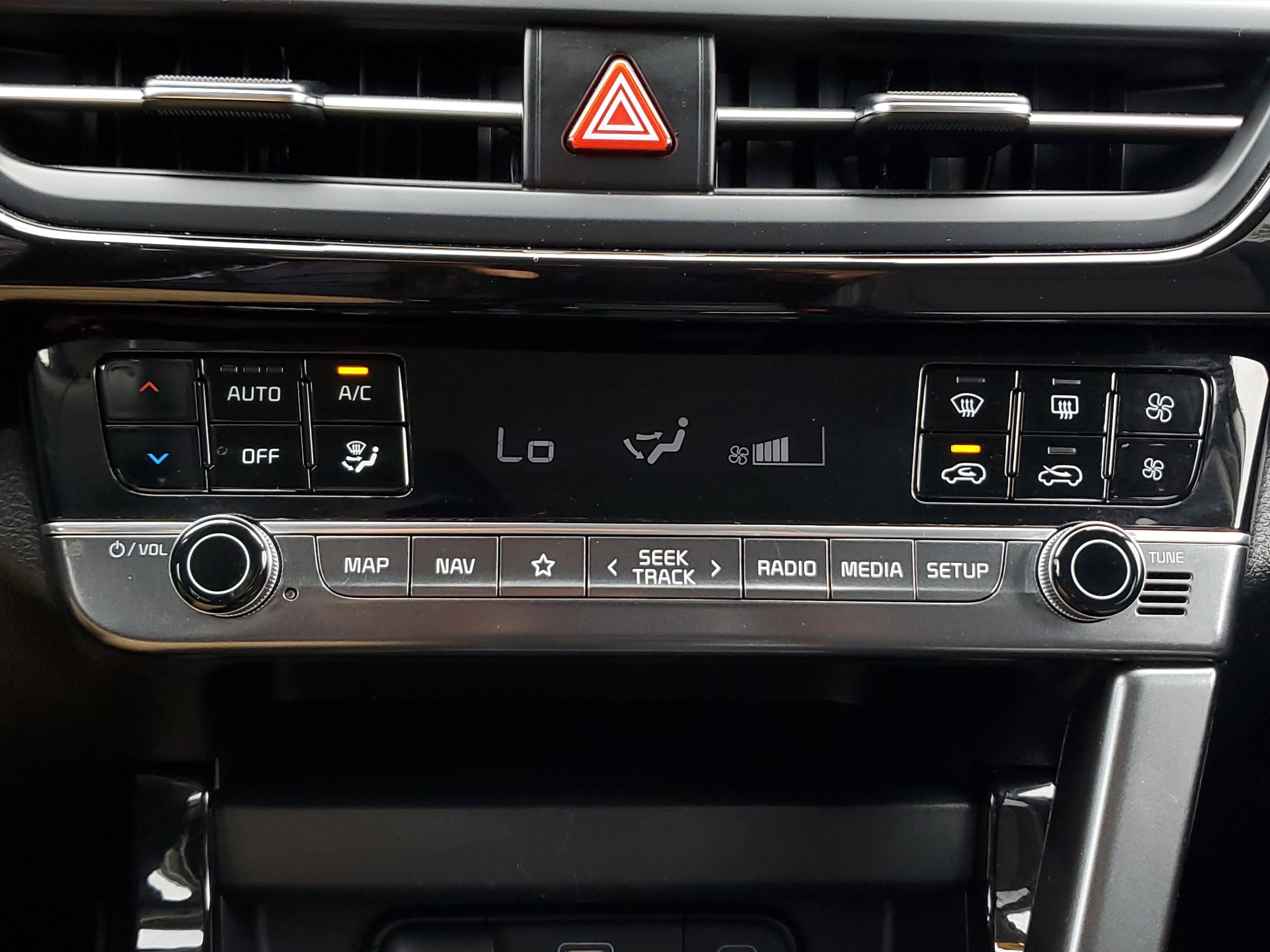 Used 2025 White Kia S image 25