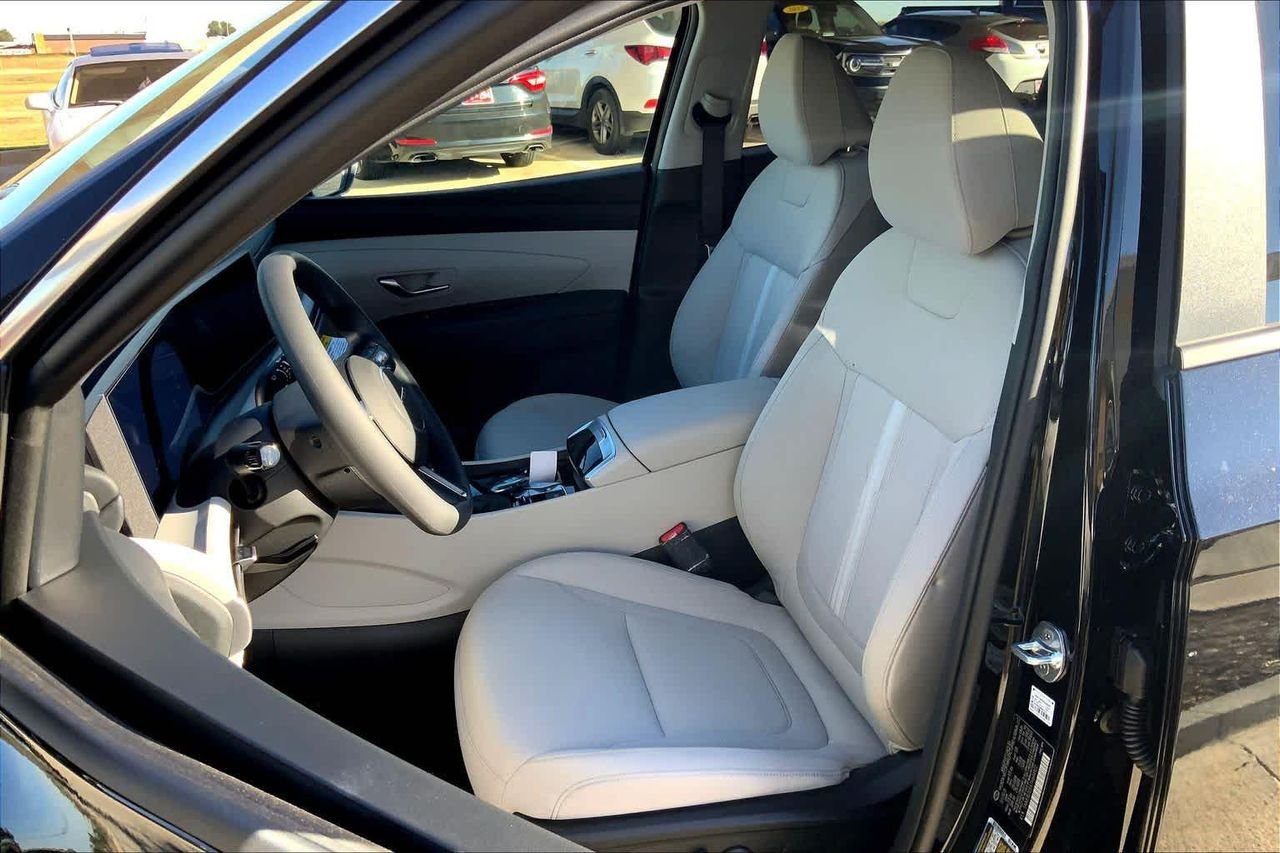 New 2026 Phantom Black Hyundai SEL FWD image 7