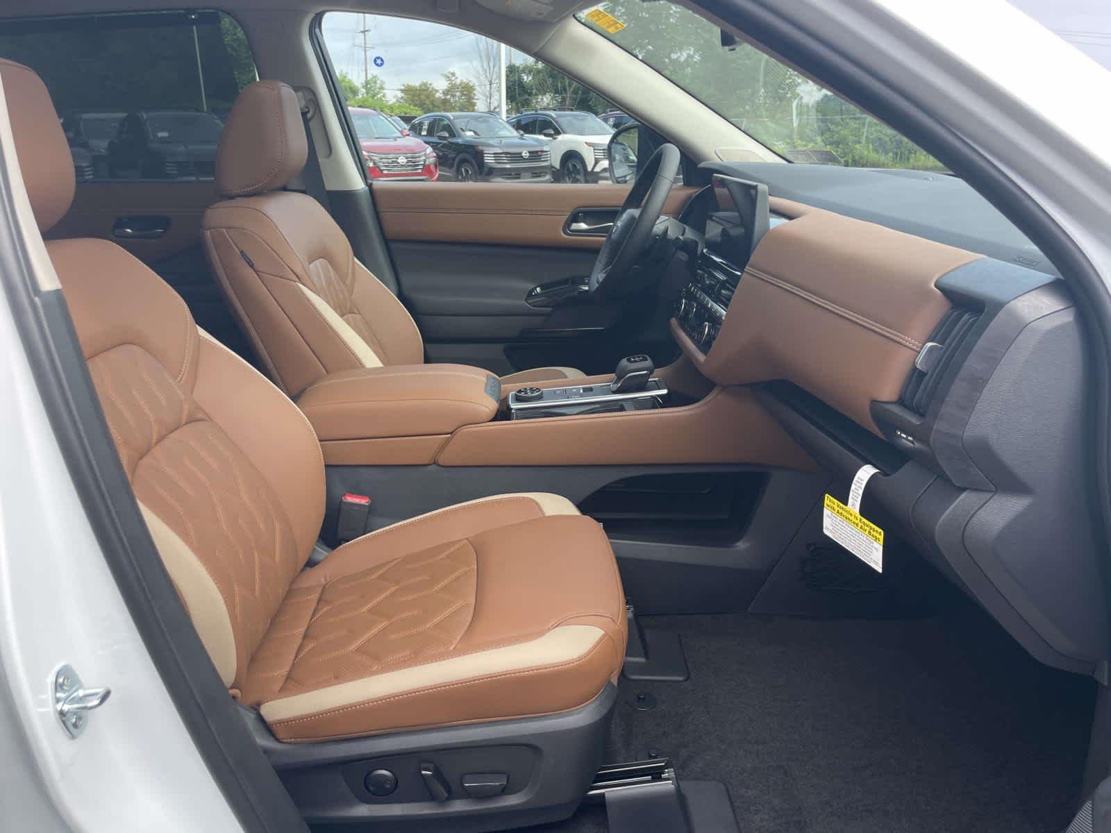 New 2026 Everest White Pearl Tricoat Nissan Platinum image 23