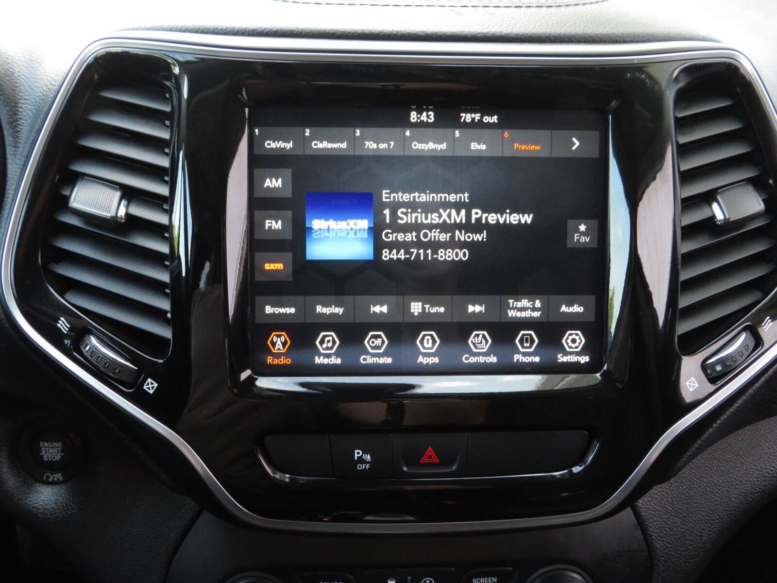 Used 2019 Diamond Black Crystal Pearlcoat Jeep Limited image 31