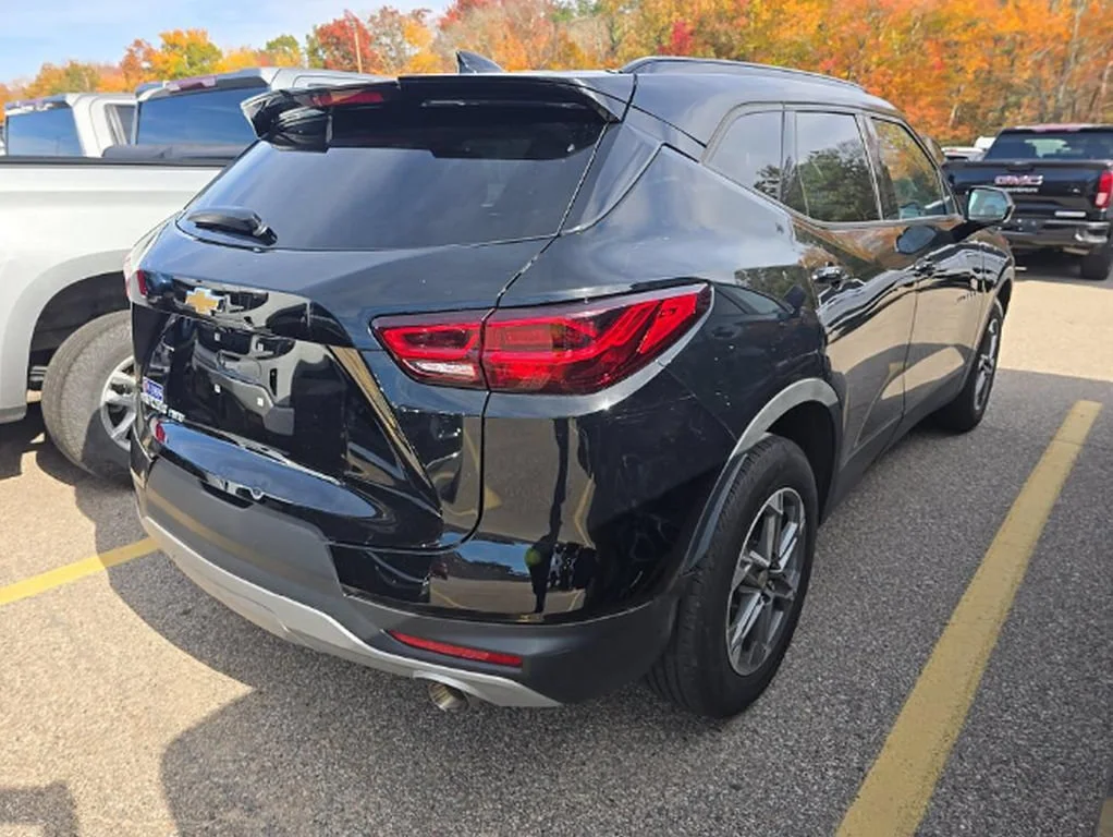 Used 2023 Black Chevrolet LT image 4