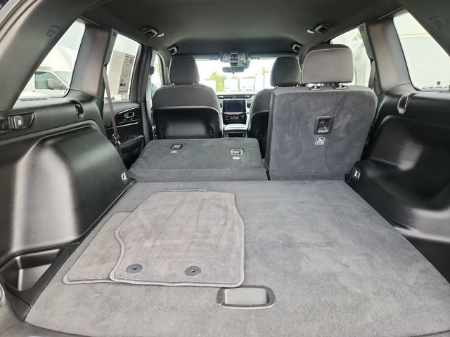 Used 2025  Jeep Laredo image 32