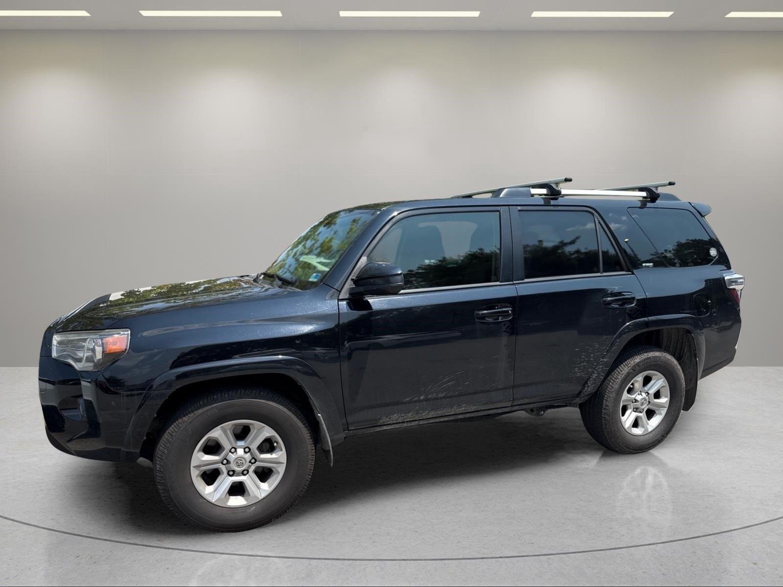 Used 2019 Midnight Black Metallic Toyota SR5 image 3