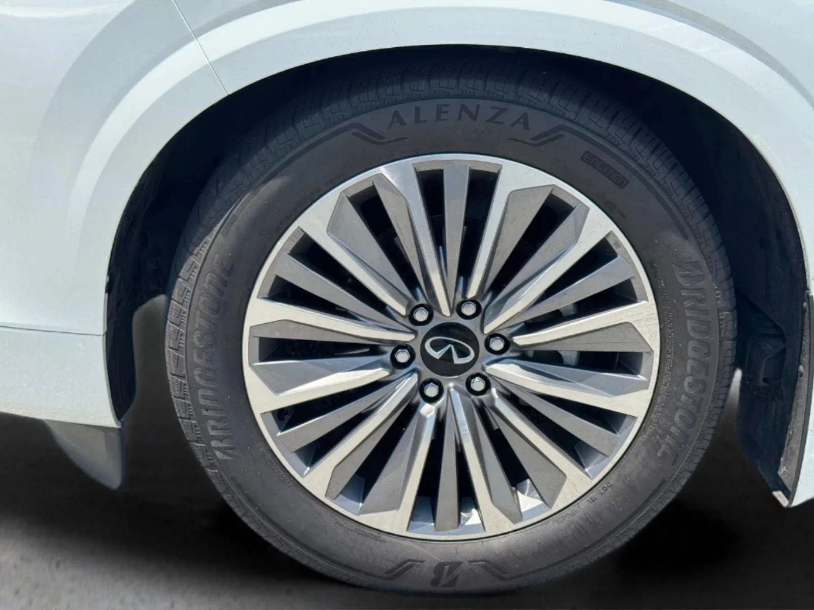 Used 2025 Radiant White INFINITI SENSORY image 9