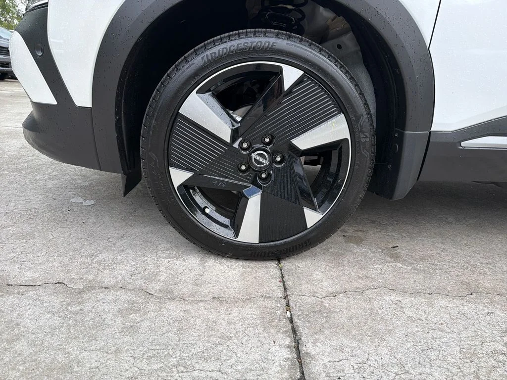New 2026 Aspen White TriCoat / Super Black Two-tone Nissan SR image 12