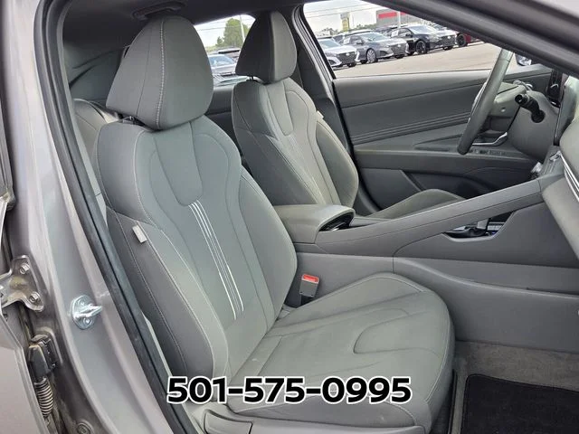 Used 2023 Silver Hyundai SEL image 17