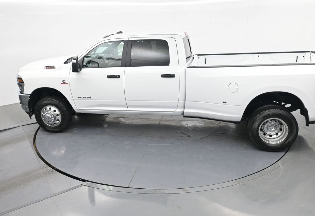 New 2026 Bright White Clear-Coat Exterior Paint RAM Big Horn image 30