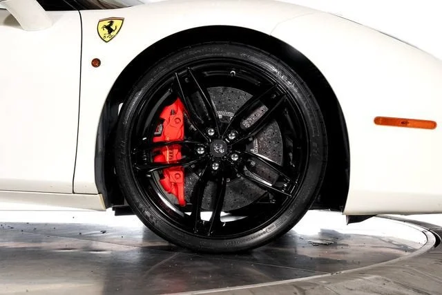 Used 2016 Bianco Avus Ferrari  image 21