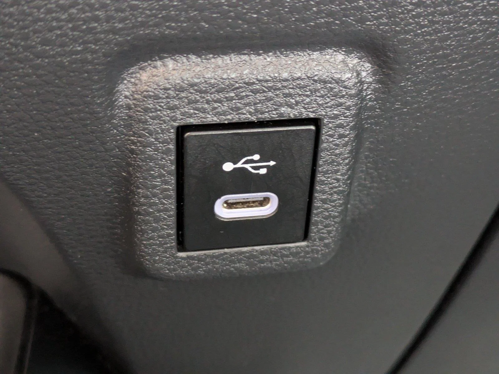 Used 2024  Toyota LE image 20