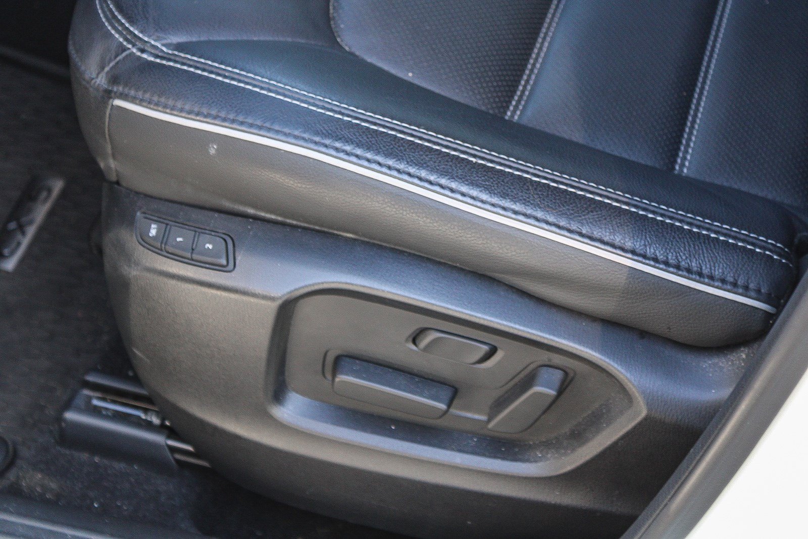 Used 2025 Rhodium White Metallic Mazda 2.5 S Preferred Package image 23