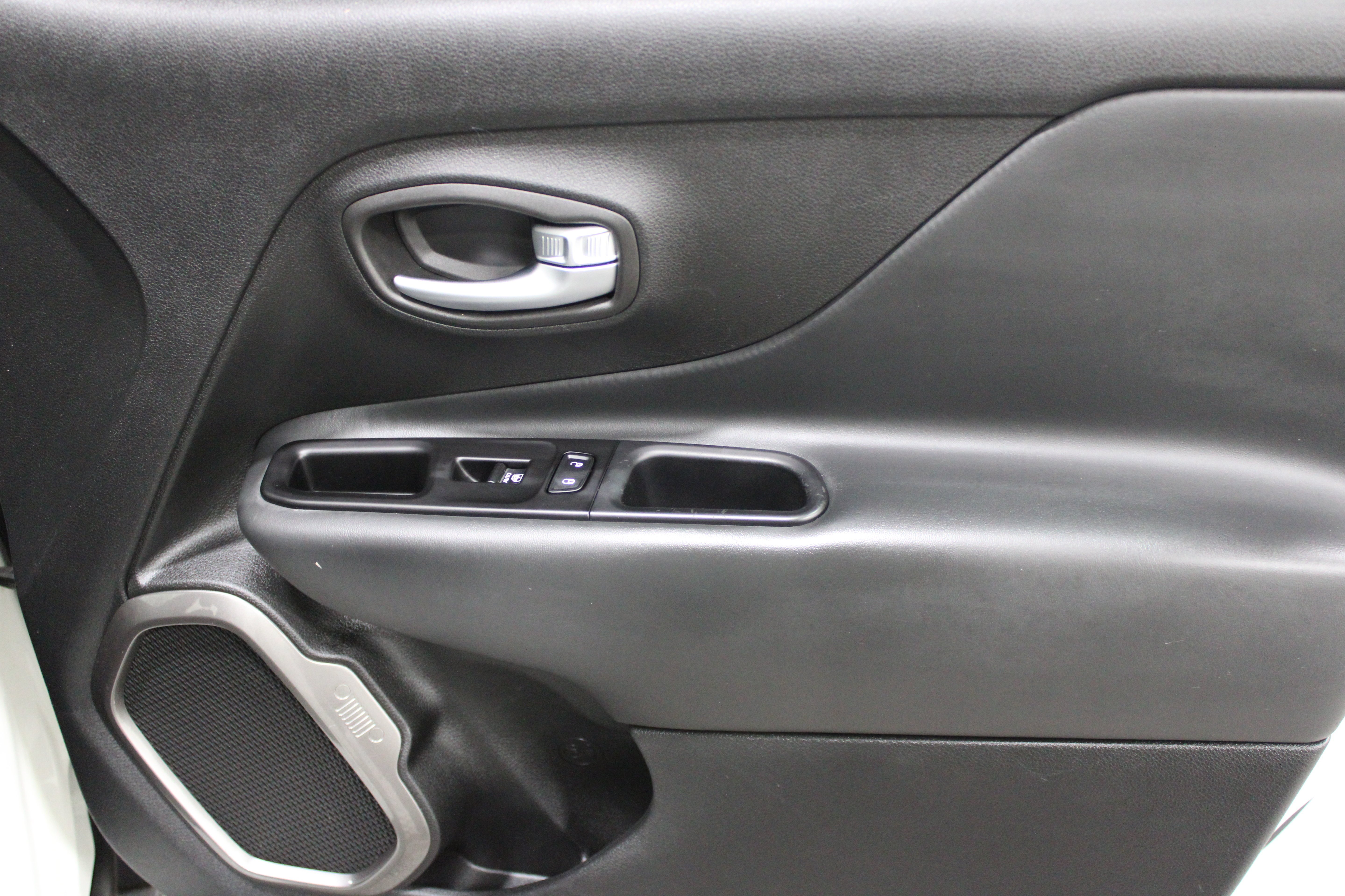 Used 2020 Alpine White Clearcoat Jeep Limited image 26