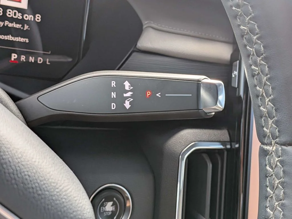 Used 2024 White GMC Elevation image 30