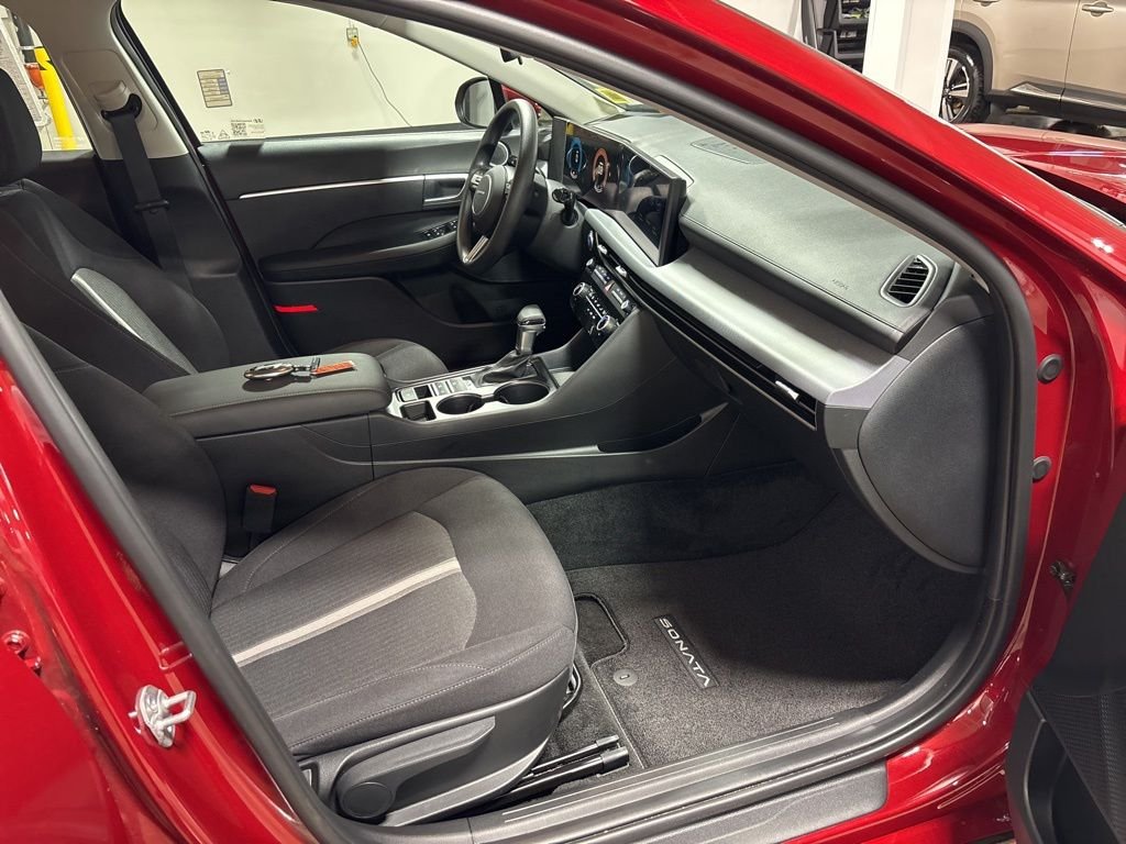Certified Used 2025 Red Hyundai SE image 28