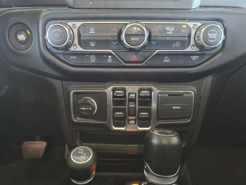 Used 2023 Yellow Jeep Sport S image 13
